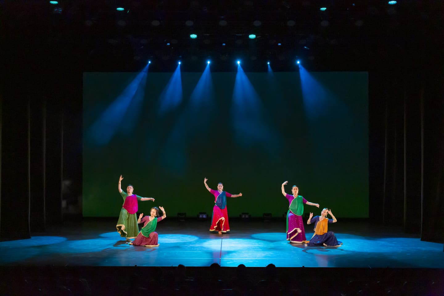 世田谷パブリックシアターでカタックを踊るカダムジャパン